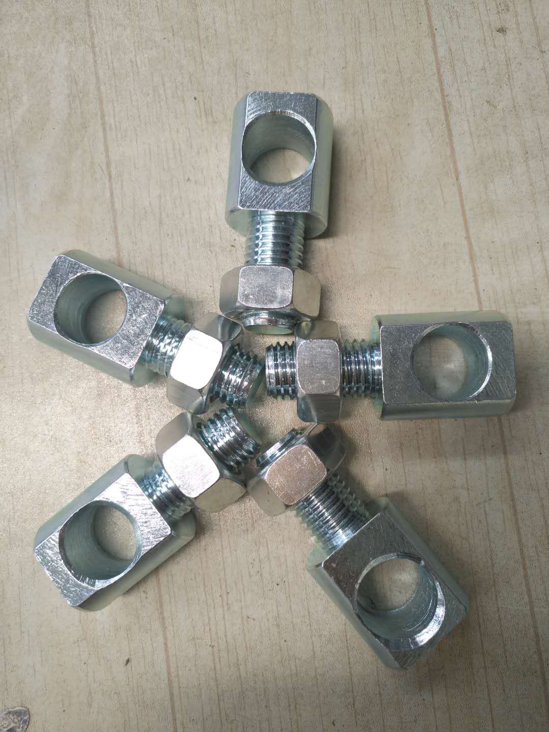 PVDF膜材配件,PTFE膜材料配件,ETFE膜材料配件,PE鋼絲繩,鍍鋅錨頭,鋁型材,鍍鋅錨頭,拉膜角板,膜夾板,螺旋扣,手持自動(dòng)夾緊拉膜工具