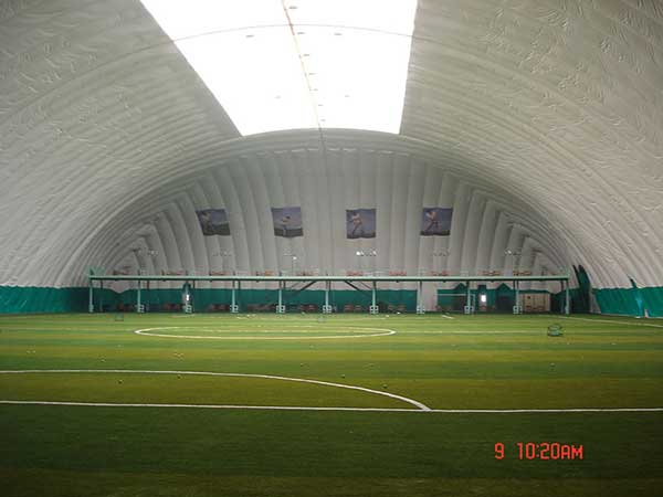 廣東省中材高新材料有限公司：游泳池遮陽膜結(jié)構(gòu)的清涼救星